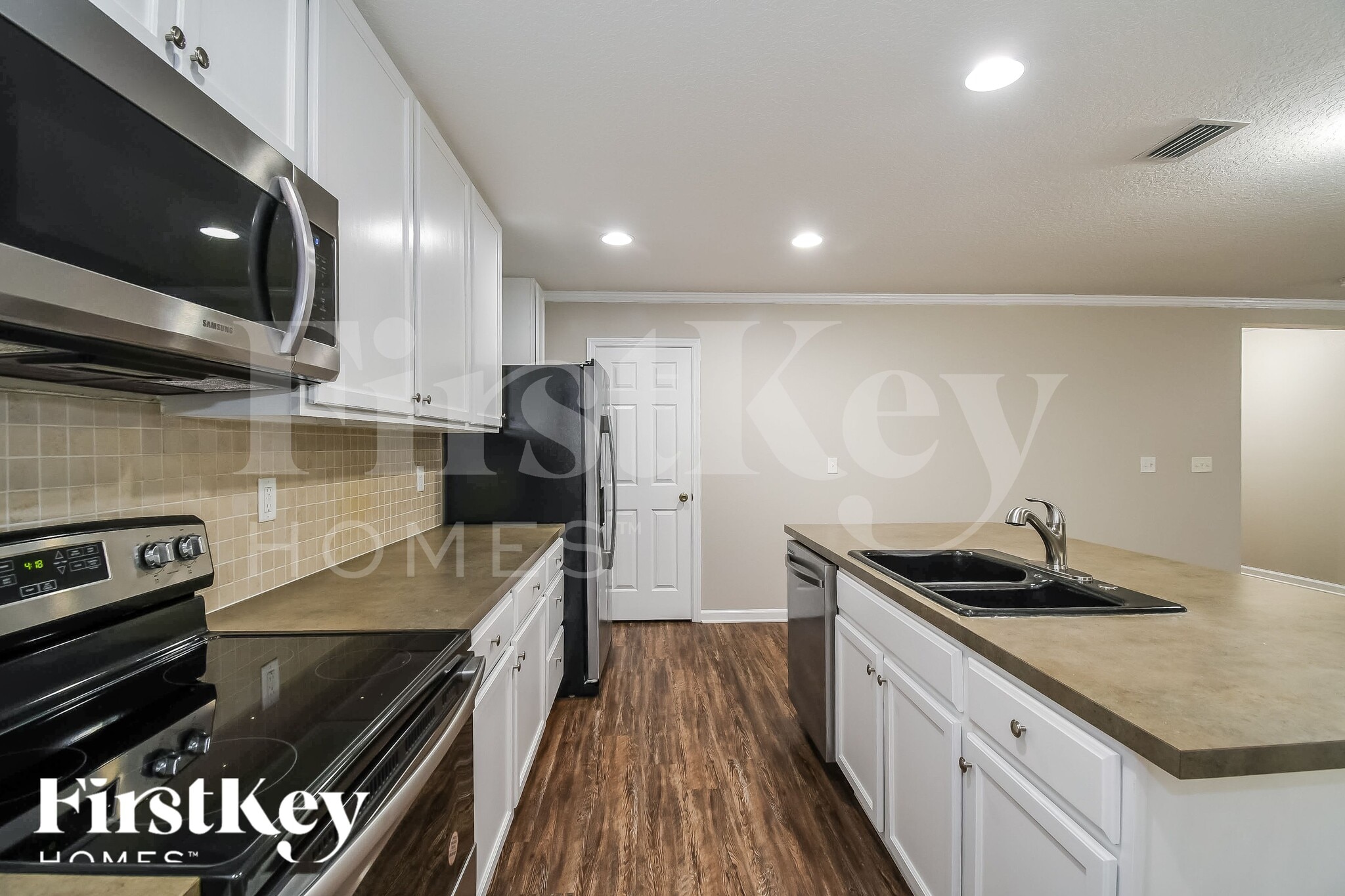 Building Photo - 12178 Alexandra Dr