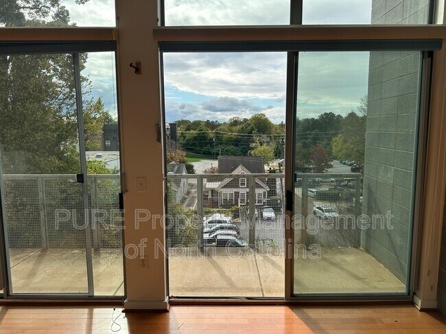 Building Photo - 2116 McClintock Rd
