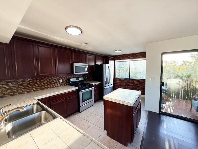 Building Photo - 7305 Milwood Ave