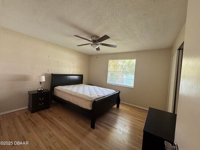 Building Photo - 730 Lindenwood Cir E