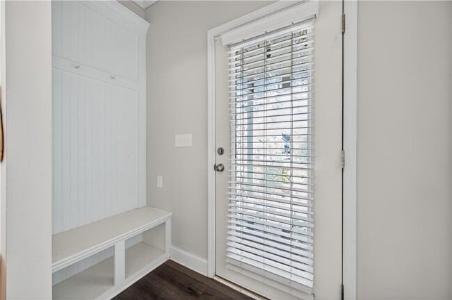 Building Photo - 1020 River Park Dr