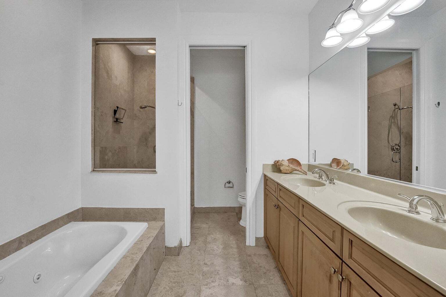 Building Photo - 632 Renaissance Way