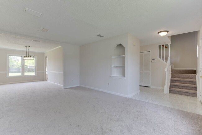 Building Photo - 1121 Nipigon Ct