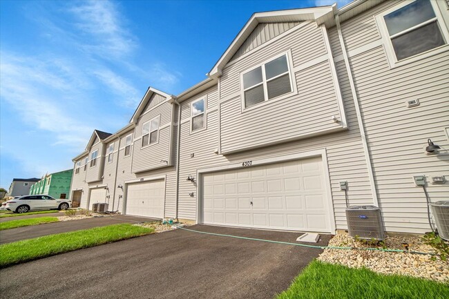 Building Photo - NEW CONSTRUCTION 3BED, 3BATH TOWNHOUSE IN ...