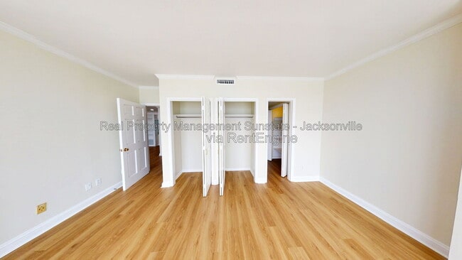 Building Photo - 1596 Lancaster Terrace
