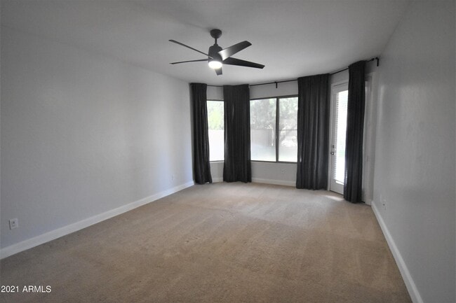 Building Photo - 768 E Irma Ln