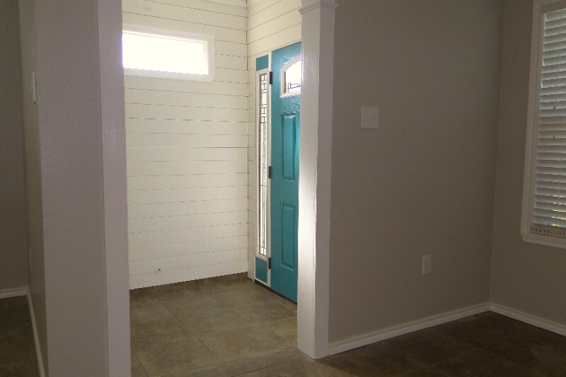 Building Photo - 4115 Robinhood Dr