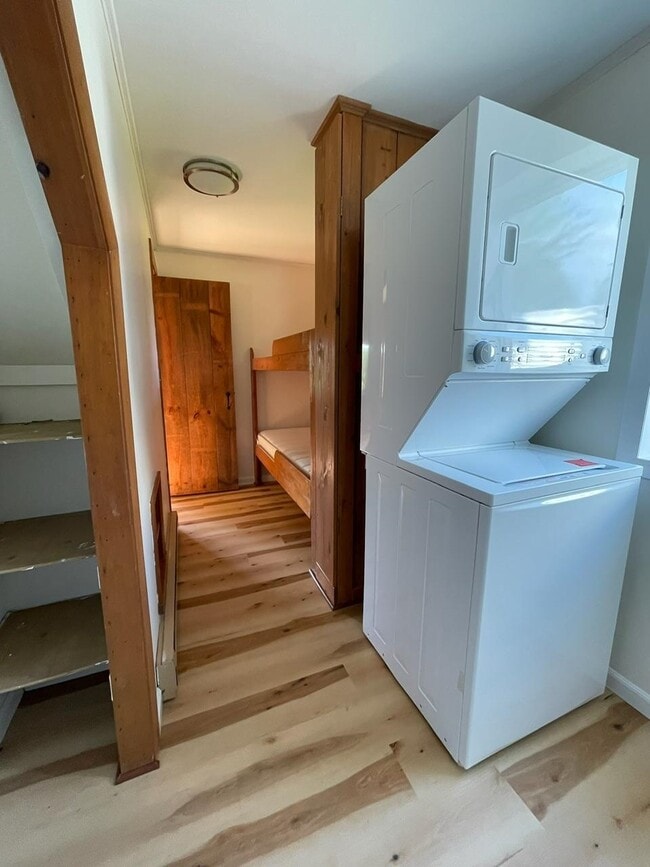 Building Photo - 13 Winhall Hollow Rd