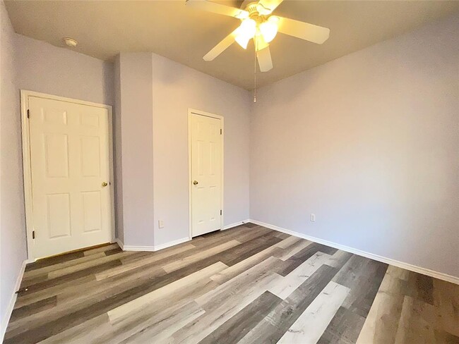 Building Photo - 2219 Speidel Dr