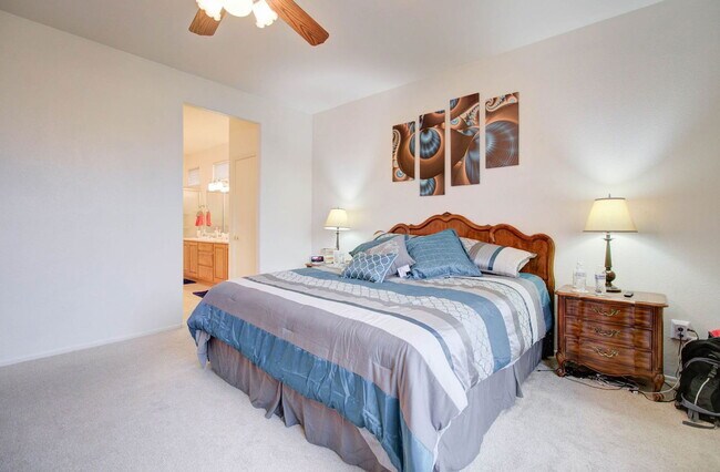 Building Photo - 15567 W Coral Pointe Dr