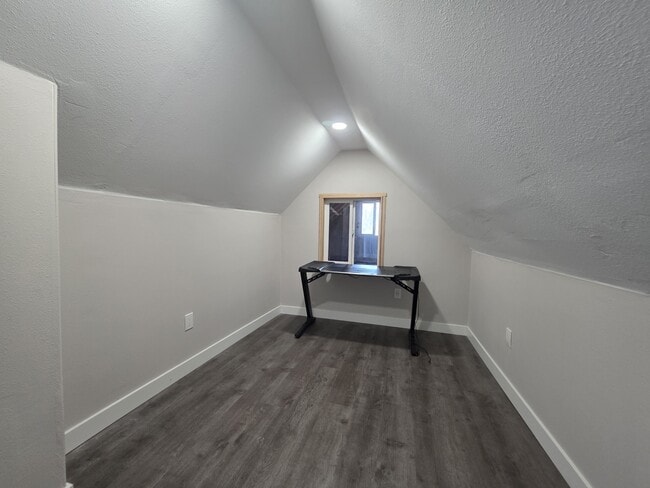 Building Photo - 1060-KE1060 15th St NE