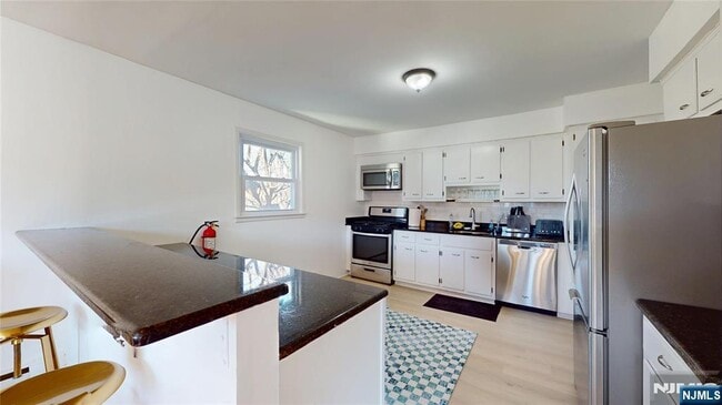 Building Photo - 121 3rd St