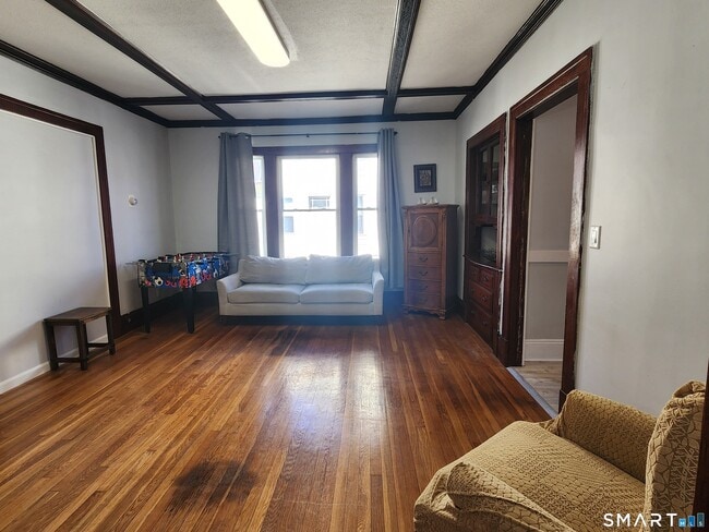 Building Photo - 458 Hillside Ave