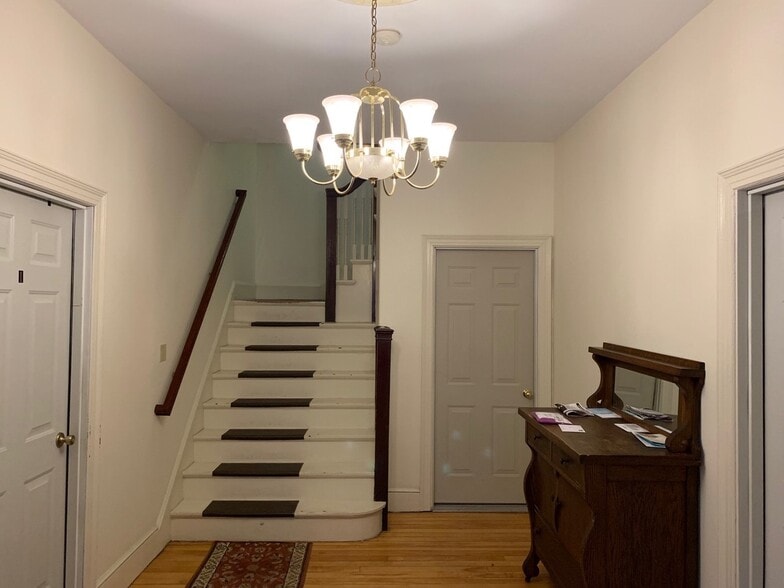 Building Photo - 126 Spring St