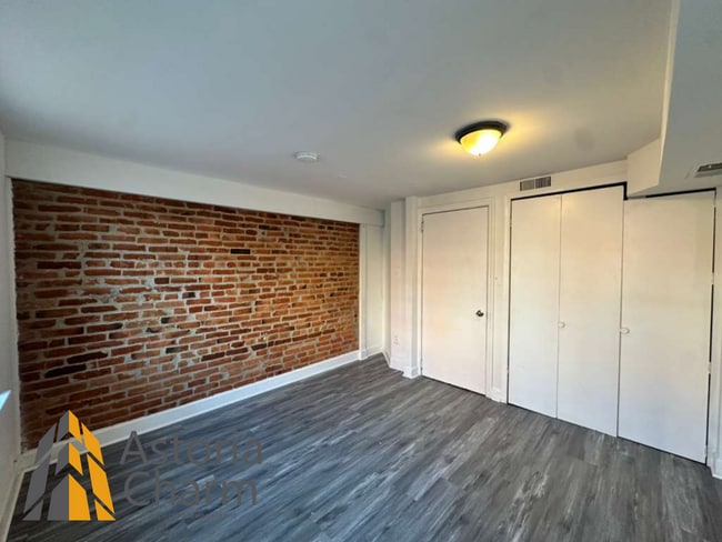 Building Photo - Move in by March 31st - Pick your move in incentive: A TV, 1 month free on a 13th month lease, or...