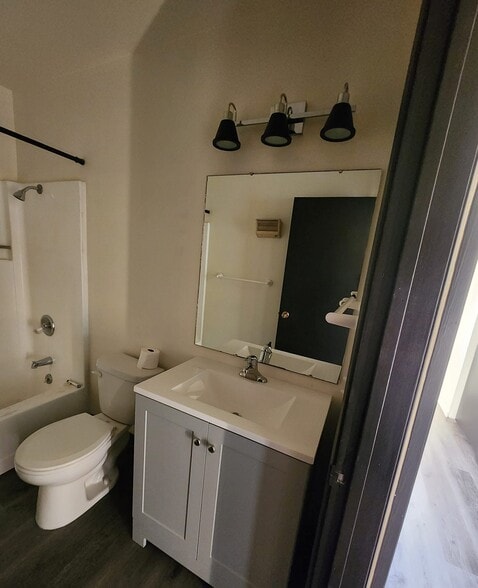 Building Photo - 609 E Homestead Pl