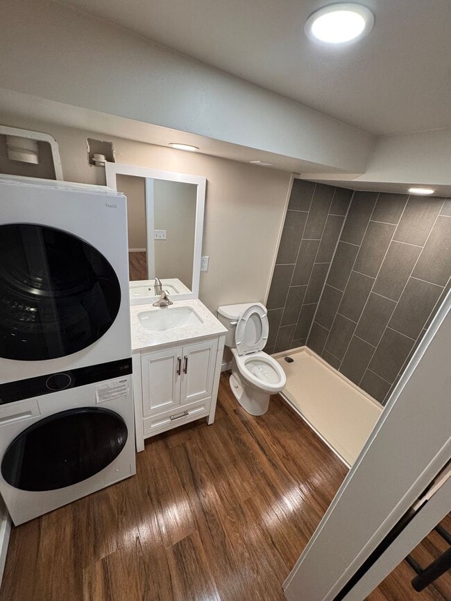 Building Photo - Newly Remodeled Duplex