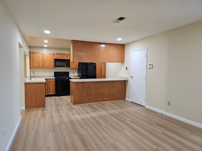 Building Photo - Spacious 4-Bedroom Home on the El Cerrito ...