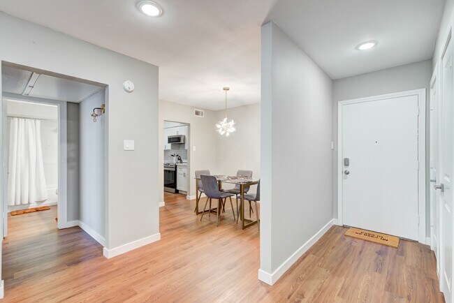 Building Photo - 2701 Bellefontaine St