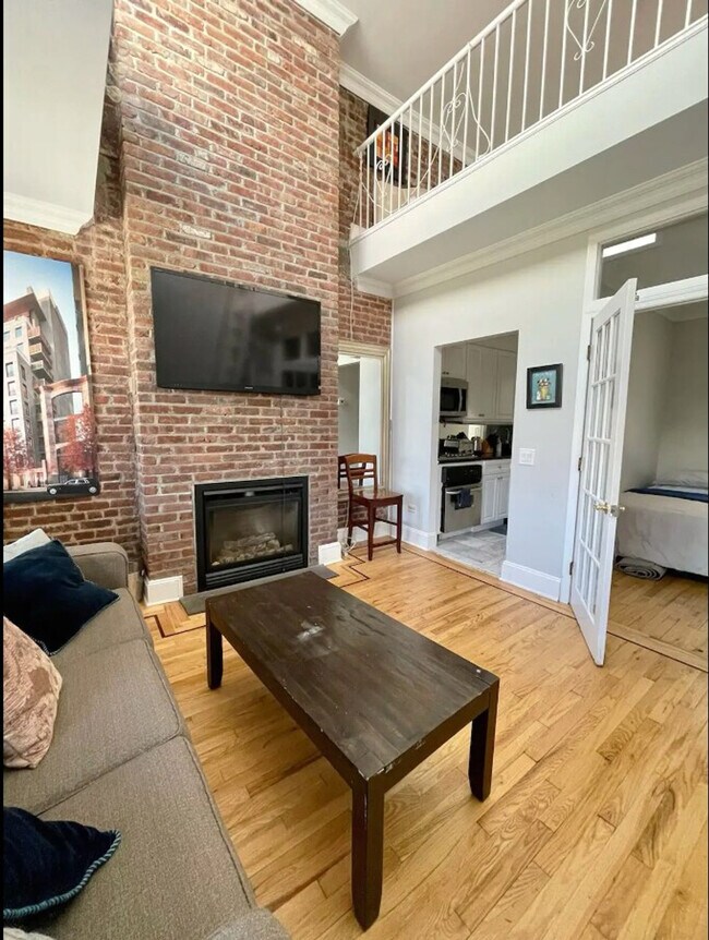 Building Photo - 446 W 50th St