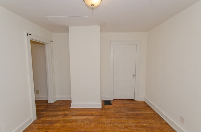 Building Photo - 3 Bedroom, 1.5 bath Home: Available July 2026!