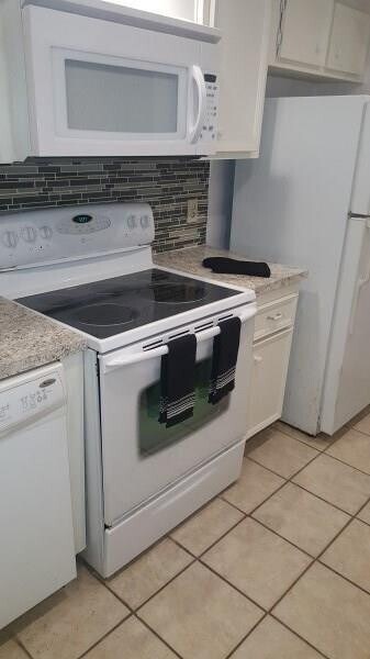 Building Photo - 733 SE 1st Way