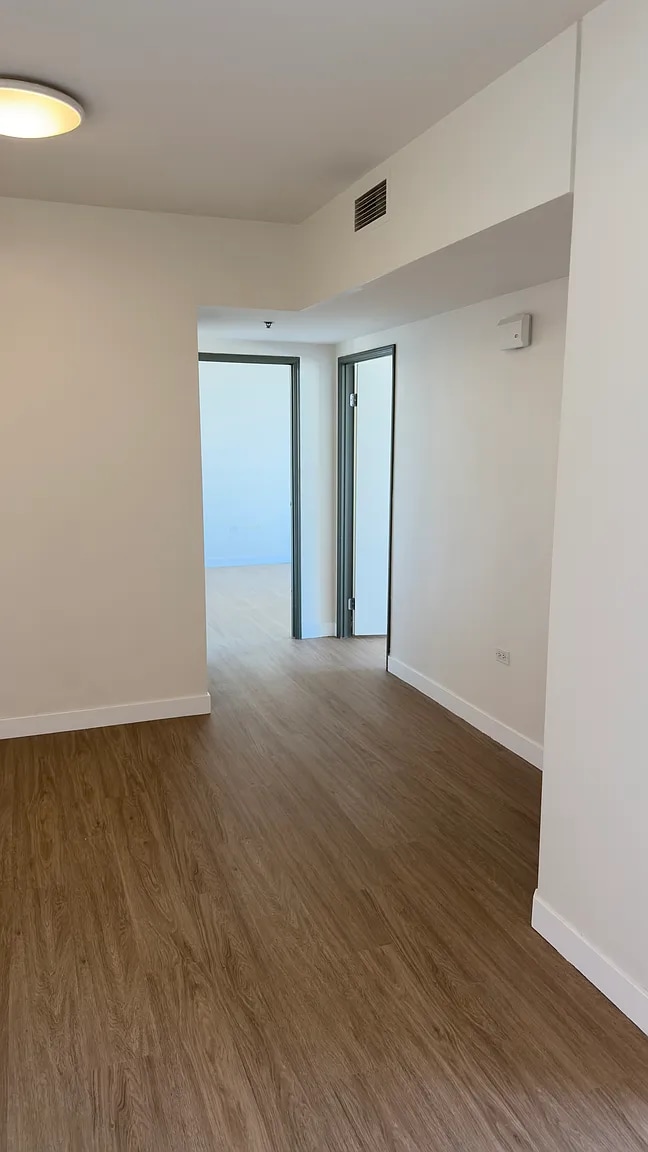 Building Photo - 425 W Beech St