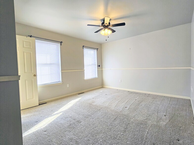 Building Photo - 688 Rockwood Dr