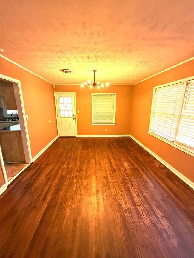 Building Photo - ** 4 Bed 2 Bath located in Forest Hills ** Call 334-366-9198 to schedule a self-tour