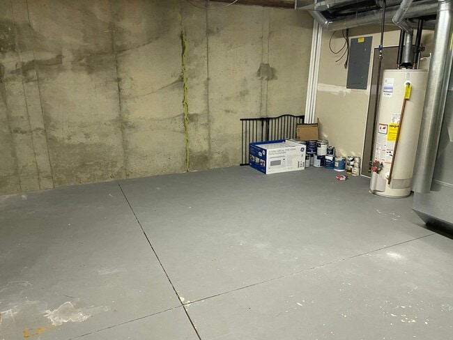 Building Photo - 3 bed / 3.5 bath Grand Ridge townhome avai...