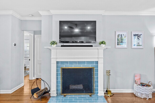 Building Photo - 3201 Poinsettia Ave