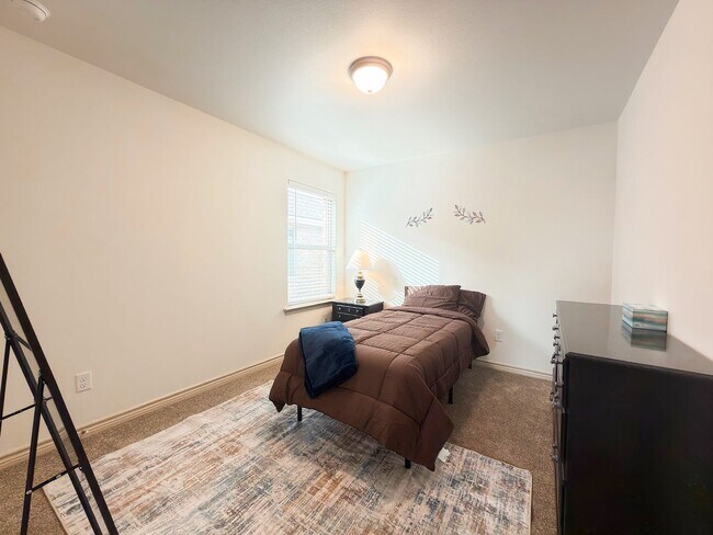 Building Photo - The Perfect Blend of Function and Luxury