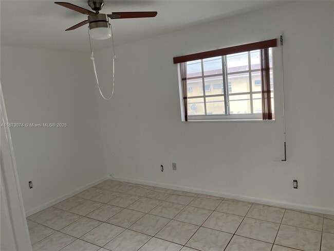 Building Photo - 627 W 68th St