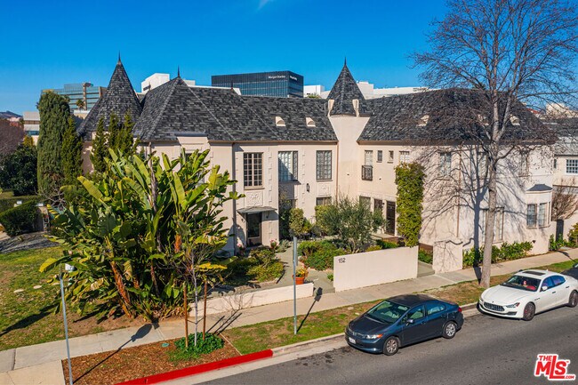 Building Photo - 152 S Roxbury Dr