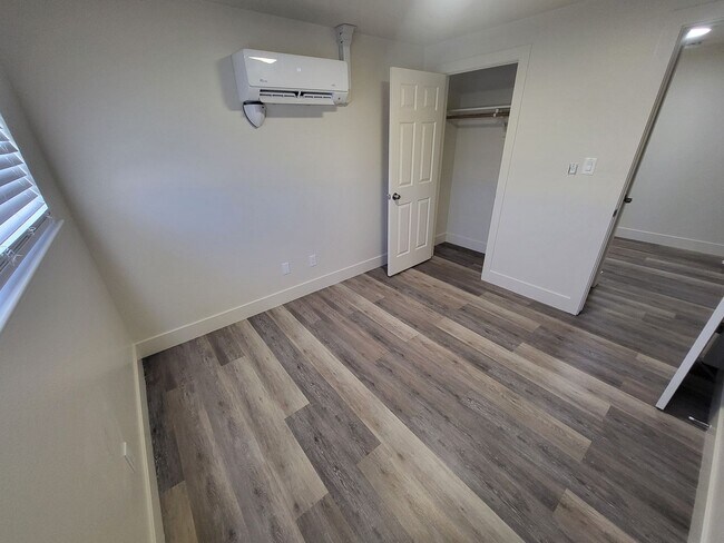 Building Photo - 3324 Woodside Dr