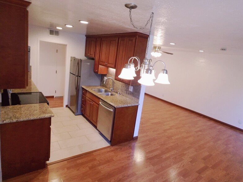Kitchen - 181 Del Medio Ave