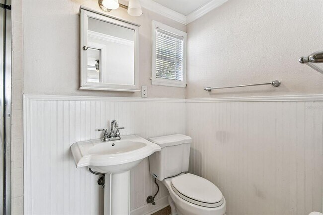 Building Photo - 6817 N Sterling Ave