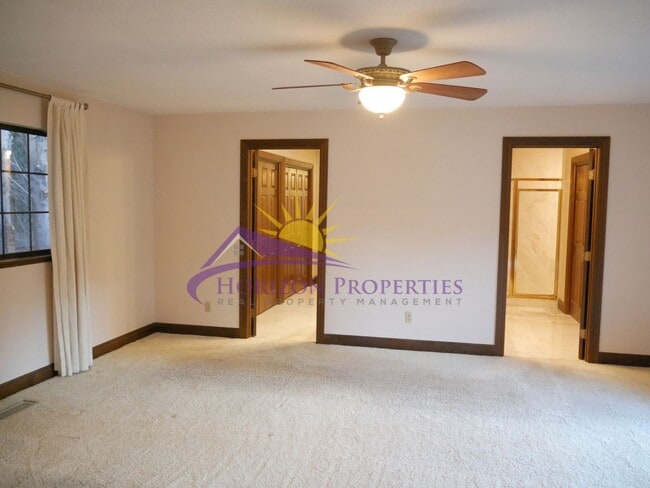 Building Photo - Spacious 4 Bed 4 Bath 2,954sqft Single Family Home in Carmichael