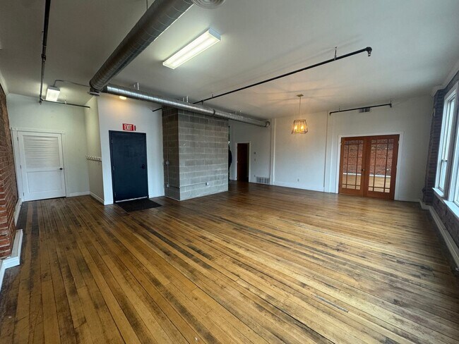 Building Photo - 811 Cook Building