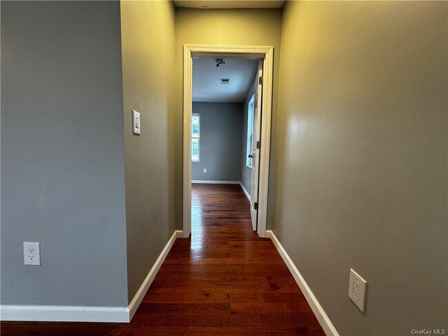 Building Photo - 8 5th Ave