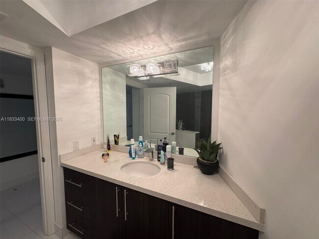 Building Photo - 1000 E Island Blvd