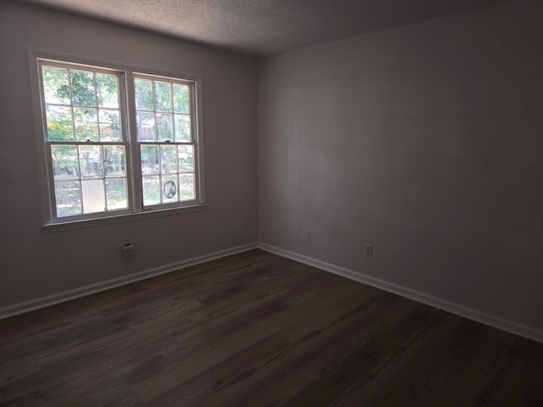 Building Photo - 436 N Royal Tower Dr