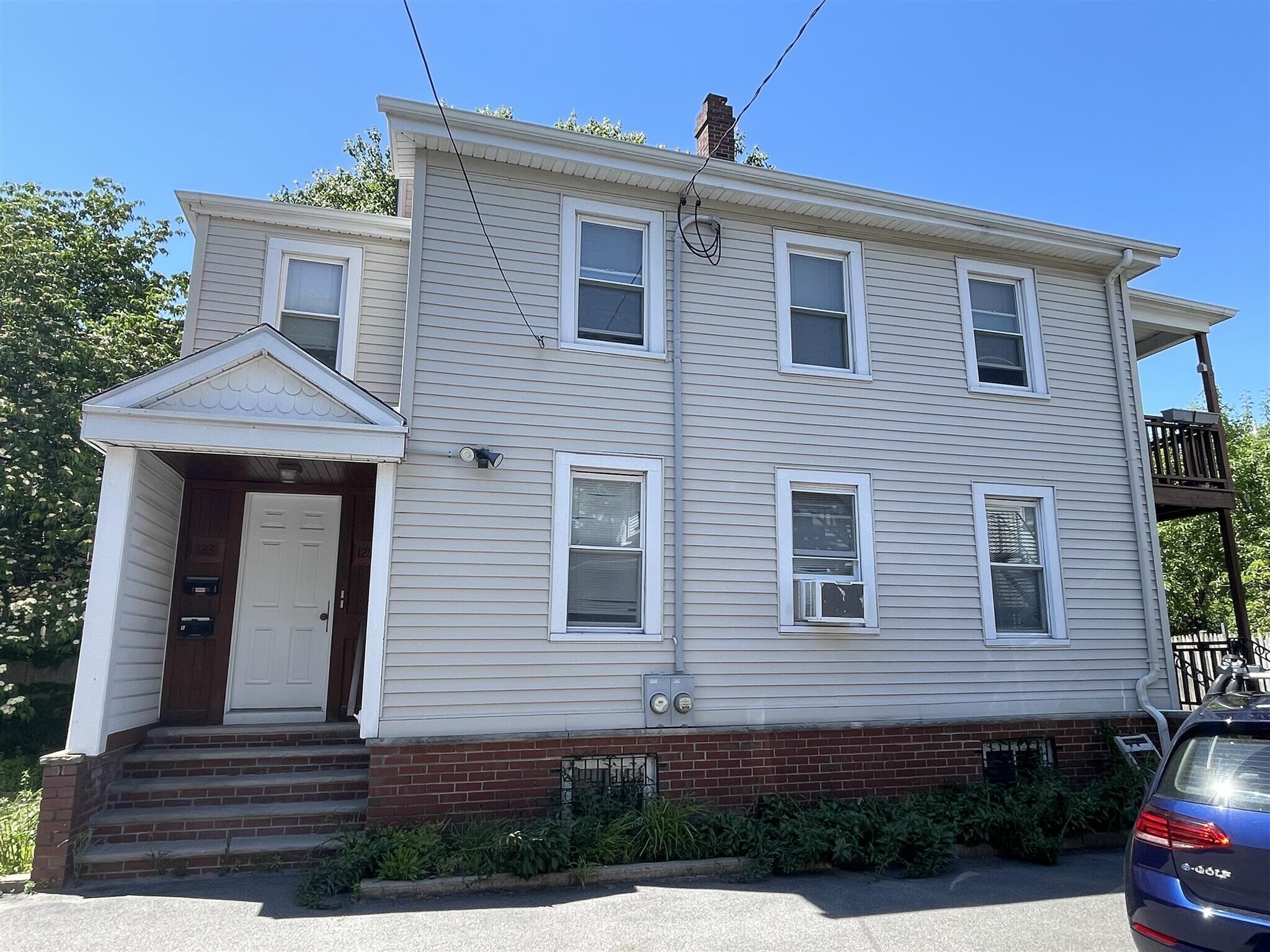 Building Photo - 119 Amory St