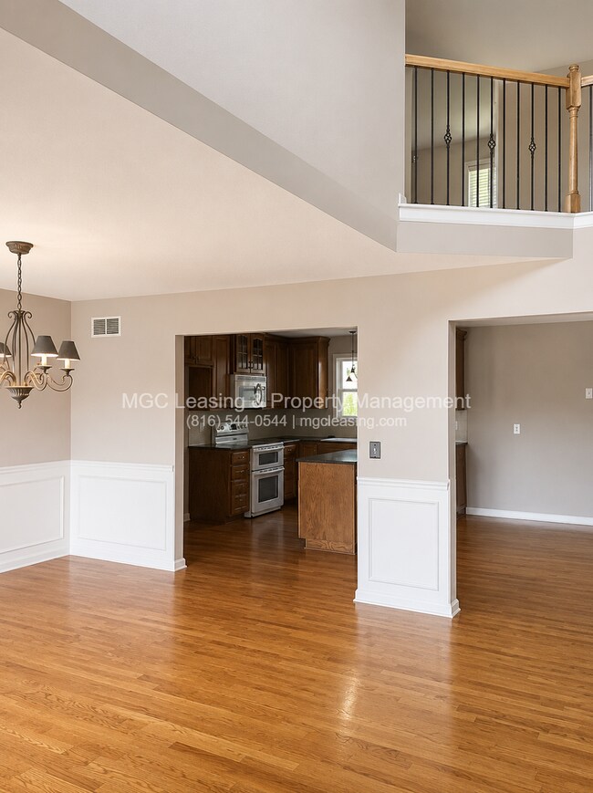 Building Photo - 2116 SW Eyrie Rd