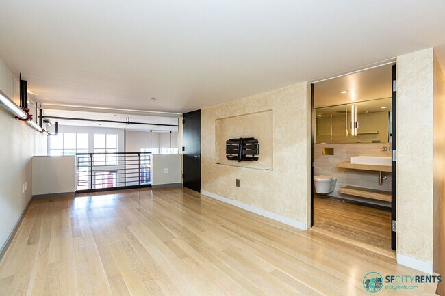 Building Photo - SoMa: Luxuriously Remodeled Conversion Liv...