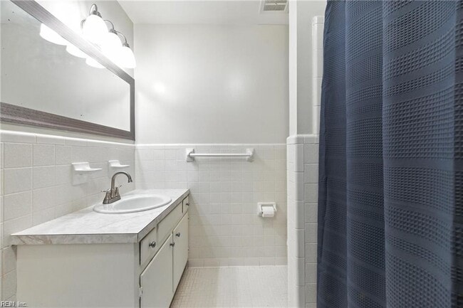 Building Photo - 707 Lipton Dr