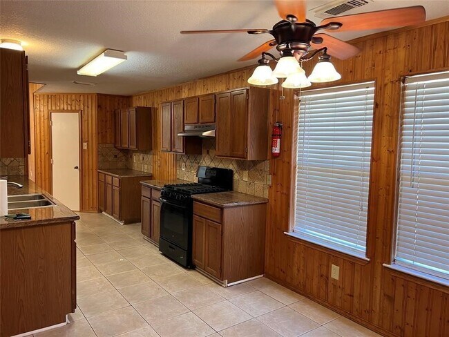Building Photo - 5415 Pecos St