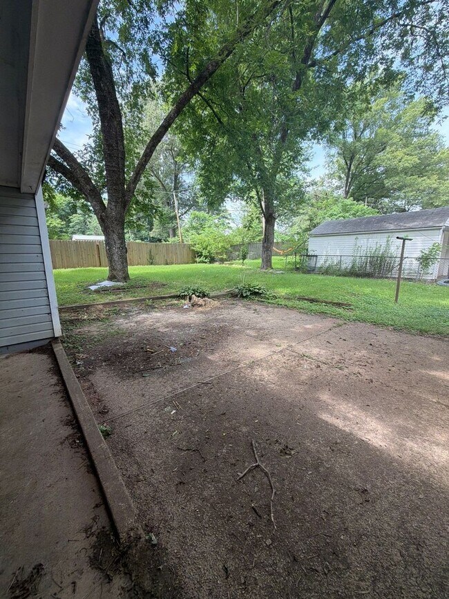 Building Photo - Nice Home In the U of M Area