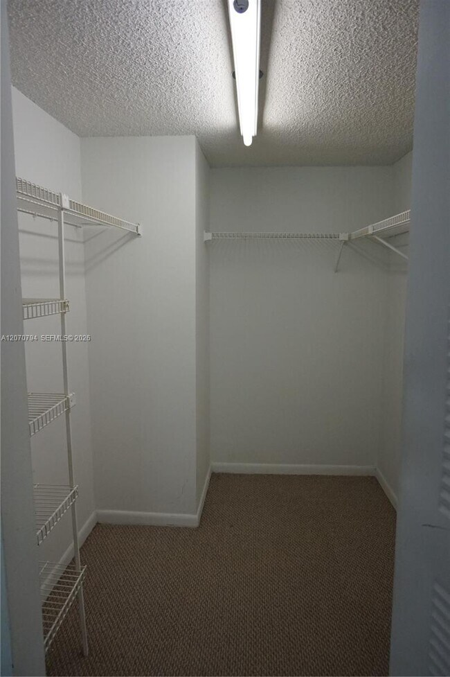 Building Photo - 9842 Nob Hill Ln