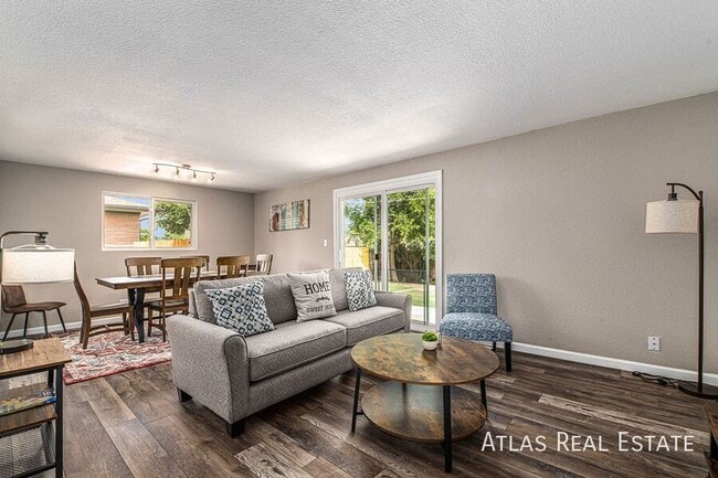 Building Photo - 7472 Beach Ct